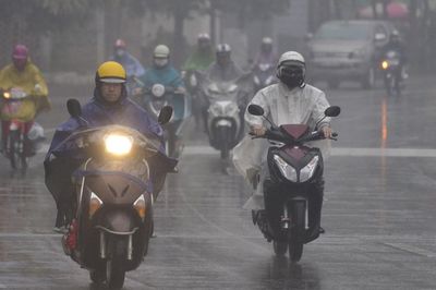 Dự báo thời tiết hôm nay: Mưa lớn diện rộng từ Bắc Bộ đến Trung Bộ