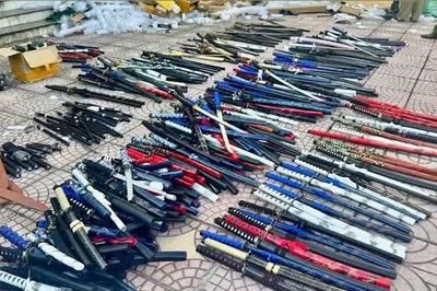 Khởi tố đối tượng mua bán 1 tấn vũ khí thô sơ, công cụ hỗ trợ trên không gian mạng