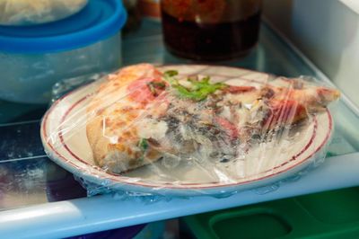 Những thói quen vô tình biến tủ lạnh thành 'ổ vi khuẩn'