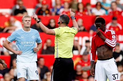 Premier League và những lời xin lỗi vô nghĩa