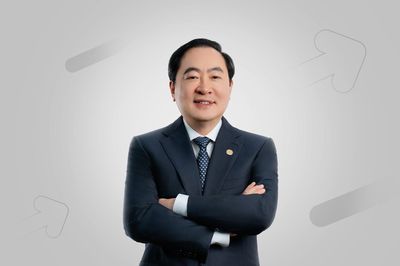 Con trai chủ tịch ngân hàng chi gần 300 tỷ mua cổ phiếu