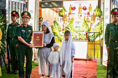 Truy thăng quân hàm Trung tá cho Thiếu tá Trần Văn Tùng hy sinh khi cứu người
