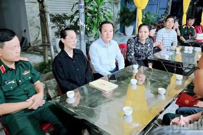 Bí thư Tỉnh ủy Hưng Yên thăm hỏi, động viên gia đình Thiếu tá quân đội hy sinh khi cứu người