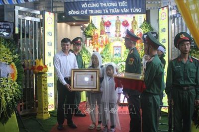 Chủ tịch nước truy tặng Huân chương Dũng cảm đối với Trung tá Trần Văn Tùng