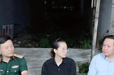 Bí thư Tỉnh ủy Hưng Yên thăm thân nhân Thiếu tá hy sinh khi cứu người