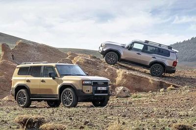 Toyota làm gì với Land Cruiser Prado, sau màn ra mắt Mitsubishi Pajero?