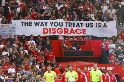 Chùm ảnh: Những khoảnh khắc kịch tính trận derby Manchester