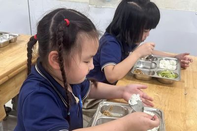 Trường học ở Hà Nội ổn định bữa ăn bán trú cho học trò