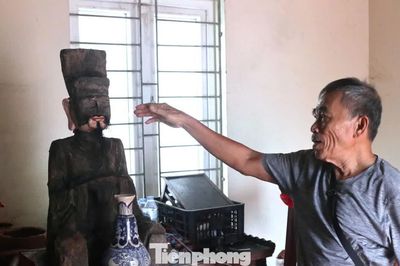 Nhìn gần pho tượng người đàn ông tai to trôi dạt vào bãi biển Cửa Lò