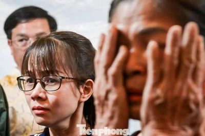 Dòng người đội mưa tiễn biệt Trung tá Trần Văn Tùng