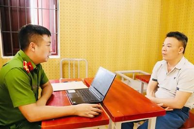 Giả danh lãnh đạo để 'can thiệp' vi phạm giao thông, rồi bắt tài xế chuyển tiền 'cảm ơn'