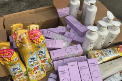 Hàng hóa nghi giả: Thu giữ 95 loại mỹ phẩm, thực phẩm