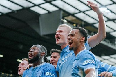 Man City với 10 người đả bại MU: Haaland khiến Old Trafford bẽ bàng