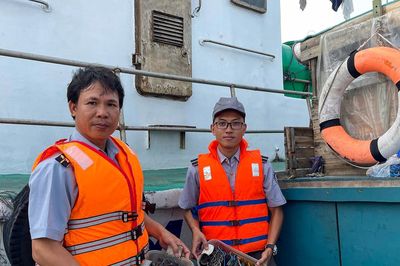 Kiểm ngư ở Lâm Đồng bị thuyền viên vung dao đe dọa, đấm liên tiếp vào mặt