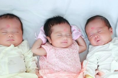 15 năm tìm con, người mẹ tuổi 44 bật khóc đón tam thai sau nhiều lần dọa sảy