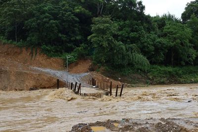Mưa lớn dồn dập, đề nghị 13 tỉnh thành sẵn sàng ứng phó