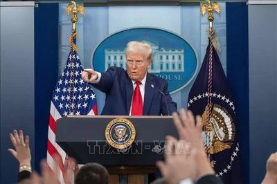 Tổng thống Mỹ Donald Trump đề cập khả năng tiếp quản dầu mỏ Iran