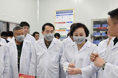 Phó Thủ tướng kiểm tra công tác giám định ADN, xác định danh tính hài cốt liệt sĩ
