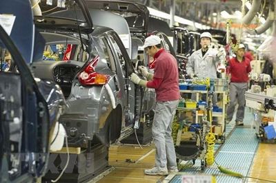 Các nhà sản xuất ô tô Nhật Bản điều chỉnh lịch làm việc để thu hút nhân lực