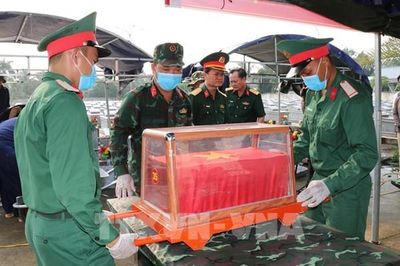 Lấy mẫu ADN, tìm lại danh tính hài cốt liệt sĩ ở Vĩnh Long
