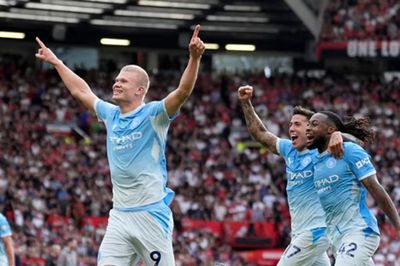 Derby Manchester: Lại có những kịch tính, tranh cãi và những khoảnh khắc khó quên