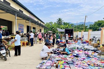 Giữ gìn bản sắc từ những phiên chợ vùng cao
