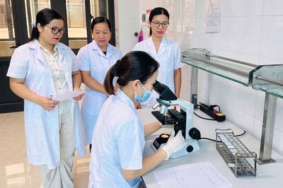 Đoàn giám sát của Viện Sốt rét - Ký sinh trùng - Côn trùng đánh giá năng lực xét nghiệm tại Bắc Ninh