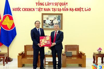 Lãnh đạo thành phố Đà Nẵng thăm Tổng Lãnh sự quán Việt Nam tại Savannakhet