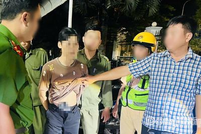 Cảnh sát giao thông phát hiện đối tượng tàng trữ vũ khí quân dụng