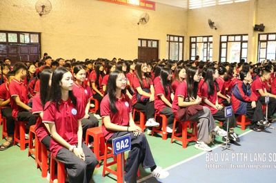 Gần 700 học sinh, cán bộ, giáo viên được tuyên truyền, phổ biến pháp luật về trật tự, an toàn giao thông