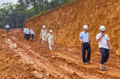 Tập trung tháo gỡ vướng mắc, đẩy nhanh tiến độ Dự án đường dây 220kV Than Uyên - Lào Cai