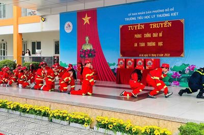 Hà Nội: Học sinh nhiều trường được thực hành kỹ năng ATGT, PCCC