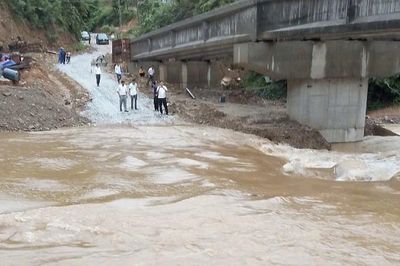 Nghệ An: Mưa lớn kéo dài, gần 2.700 người dân ở 5 bản vùng cao bị chia cắt