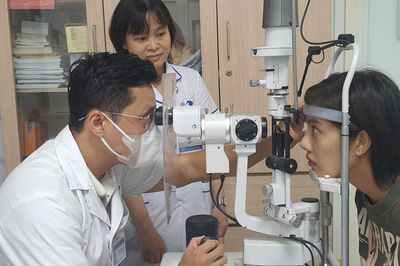 Hà Nội hỗ trợ chi phí phẫu thuật tật khúc xạ cho người trẻ