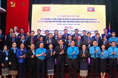 Bồi dưỡng nghiệp vụ công đoàn cho cán bộ Lào