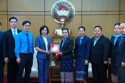 Nâng cao hiệu quả hợp tác công đoàn Hà Nội - Viêng Chăn