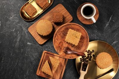 Bánh Trung thu 'vàng thau' lẫn lộn: 5 cách mua để bảo vệ mình