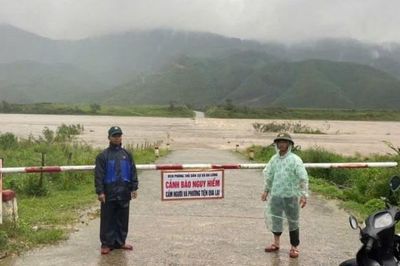 Quảng Trị: Sơ tán khẩn cấp 160 hộ dân do mưa lũ dâng nhanh trong đêm