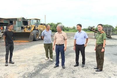 Xã Phù Đổng xử lý vi phạm đất đai, xây dựng ven sông Đuống