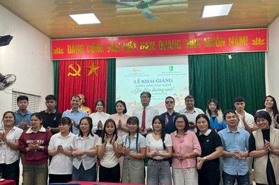 Khai giảng lớp đào tạo nghề gội đầu dưỡng sinh cho người khiếm thị Thủ đô