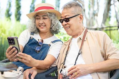 Nghỉ hưu rồi mới thấm: Muốn về già sống yên ổn, nhớ kỹ '3 không bận, 3 không nói, 3 không giúp'