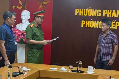 Khởi tố 2 người thu gom, vận chuyển chất thải xây dựng trái quy định ở Thái Nguyên