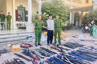 Thu giữ 775 vũ khí, công cụ hỗ trợ, tổng trọng lượng gần 1 tấn