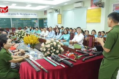 Công an phường Bồ Đề tuyên truyền phòng, chống vũ khí, vật liệu nổ tại trường học