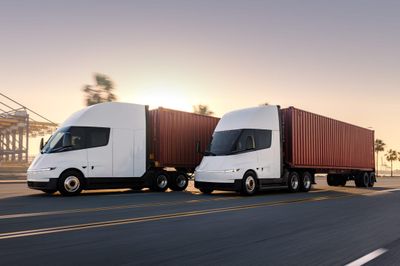 Đầu kéo điện Tesla Semi sẽ có mặt tại châu Âu
