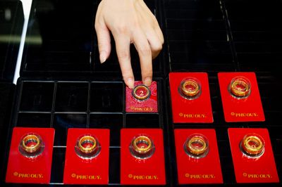 Giá vàng trong nước chưa ngừng giảm
