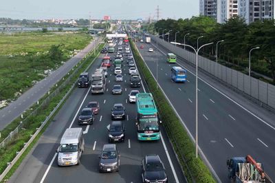 Xử phạt lỗi không giữ khoảng cách trên cao tốc cần có lộ trình