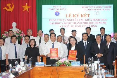 Vĩnh Long ký kết hợp tác nâng cao năng lực y tế với Bệnh viện Đại học Y Dược Thành phố Hồ Chí Minh