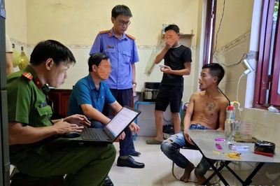 'Lên tiên' trước mặt… Ông Táo