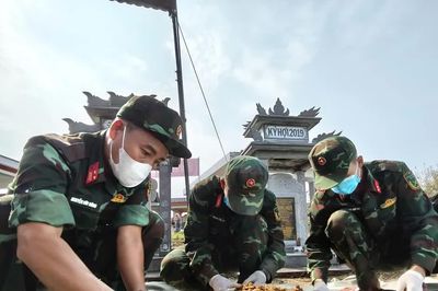 Đà Nẵng: Phát hiện nhiều di vật liệt sĩ trong khu mộ tập thể tại xã Thu Bồn